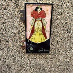 Disney Designer Collection Snow White Pin